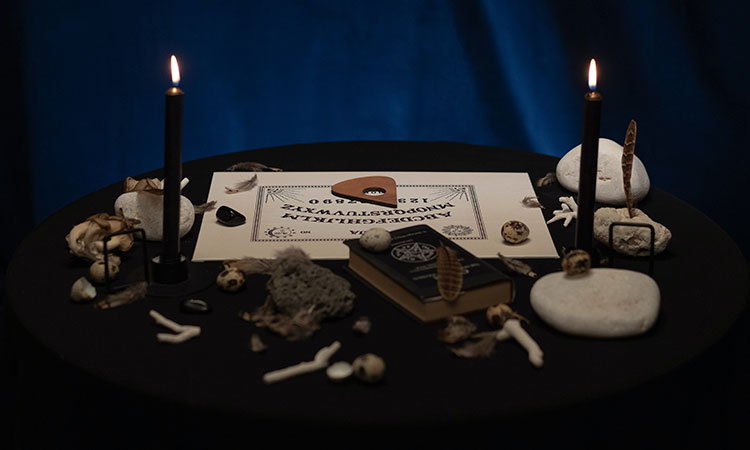 El arte de la divinación en la noche de los muertos: explorando misterios en Halloween